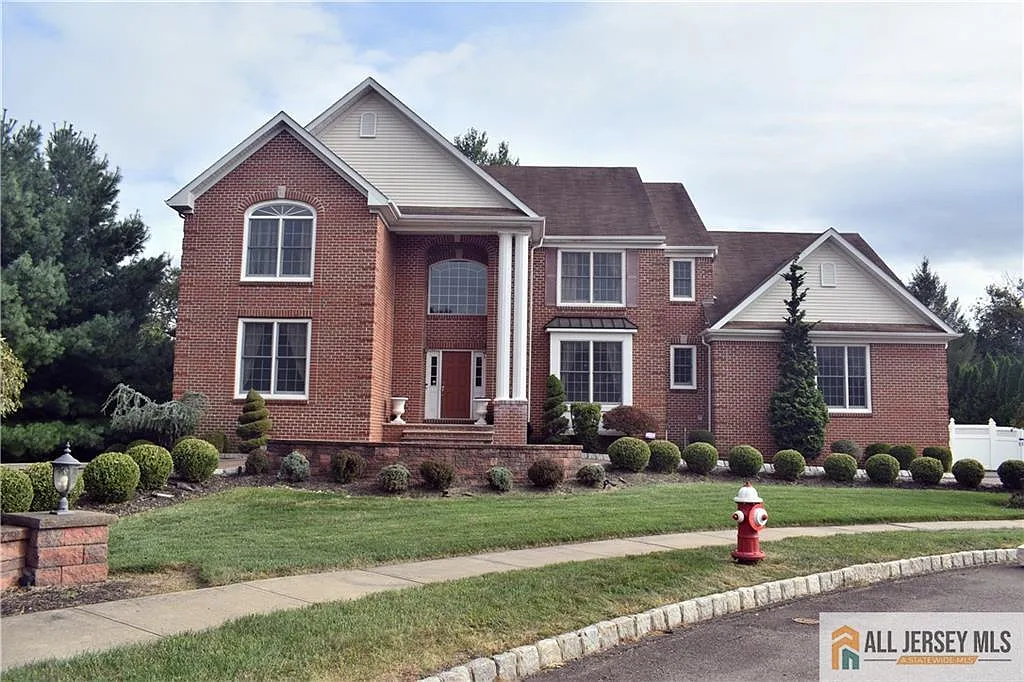 5 bed, 4.0 bath, 4200 sqft, $7,000 — Photo 1