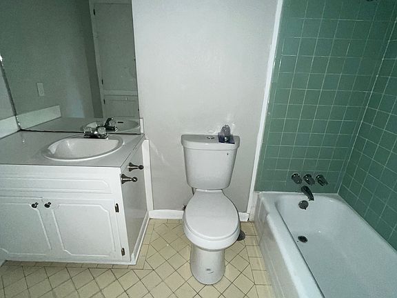 5th image of 403 Gulpha Dr #10
