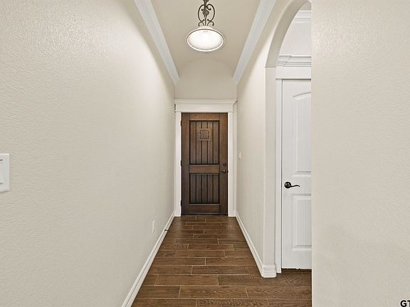 5th image of 1433 Circle Dr