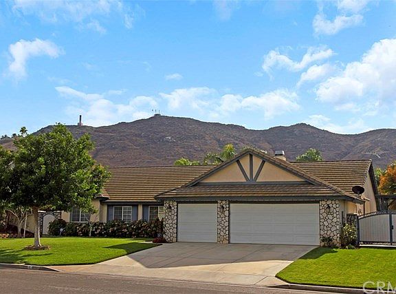 3rd image of 8131 Laurel Park Cir