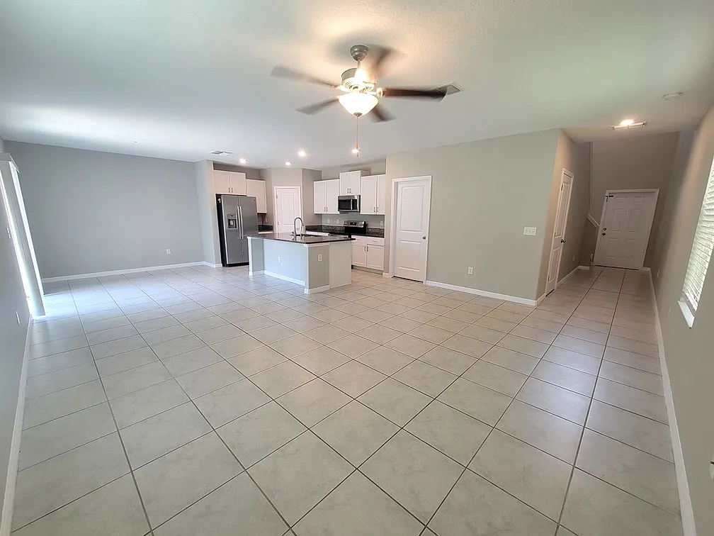4 bed, 2.5 bath, 1870 sqft, $2,095 — Photo 4