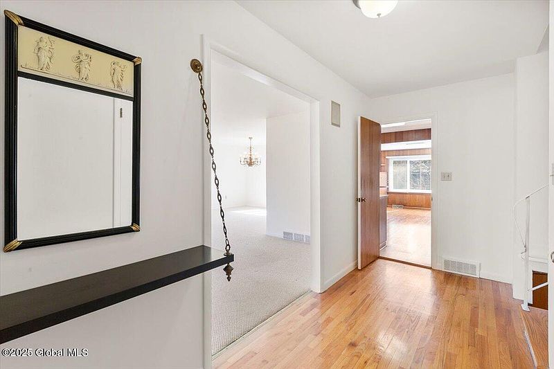 3rd image of 47 Colonial Avenue