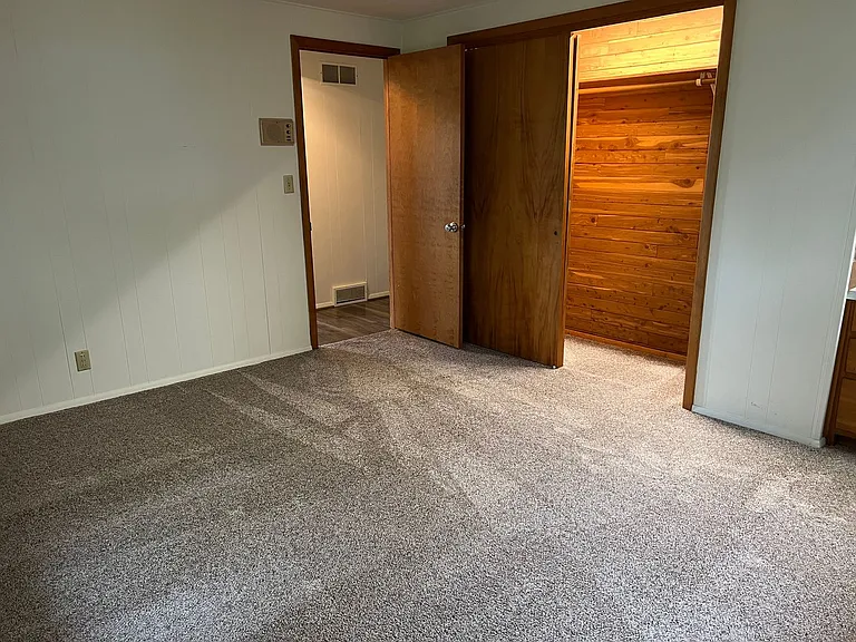 W210N11785 Hilltop Dr — Photo 26