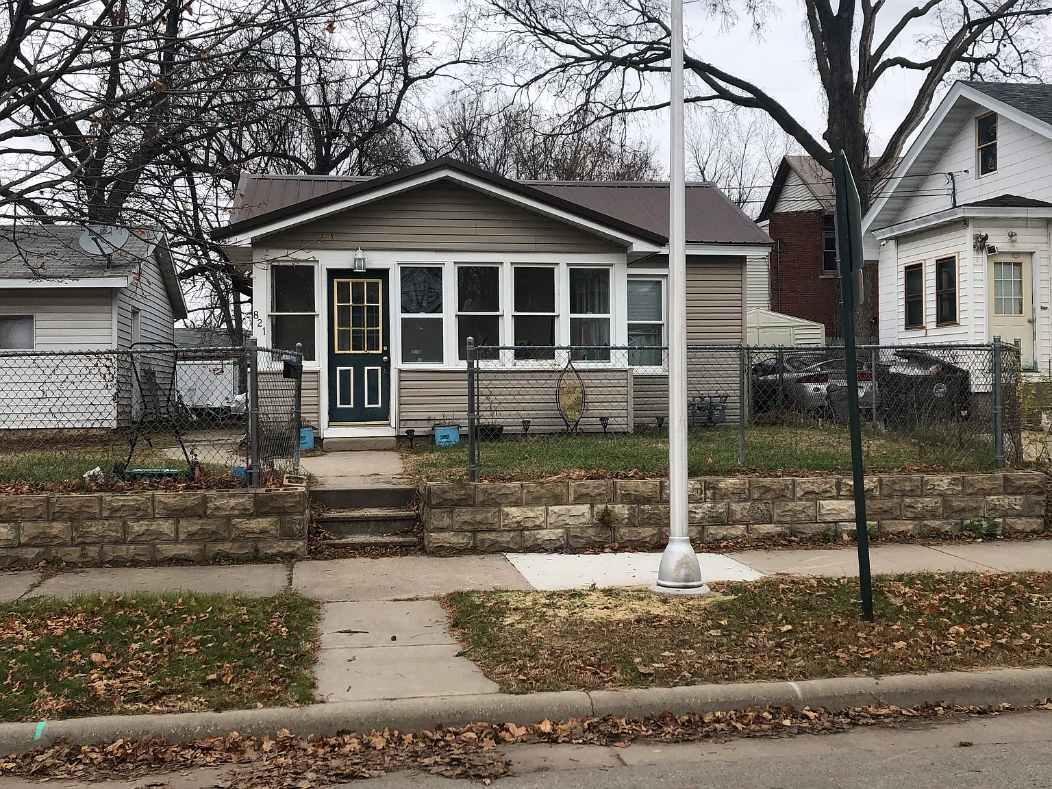 3 bed, $1,560 — Photo 1