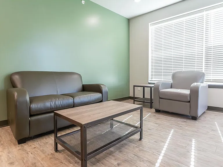 The Bentley Apartments — Photo 124