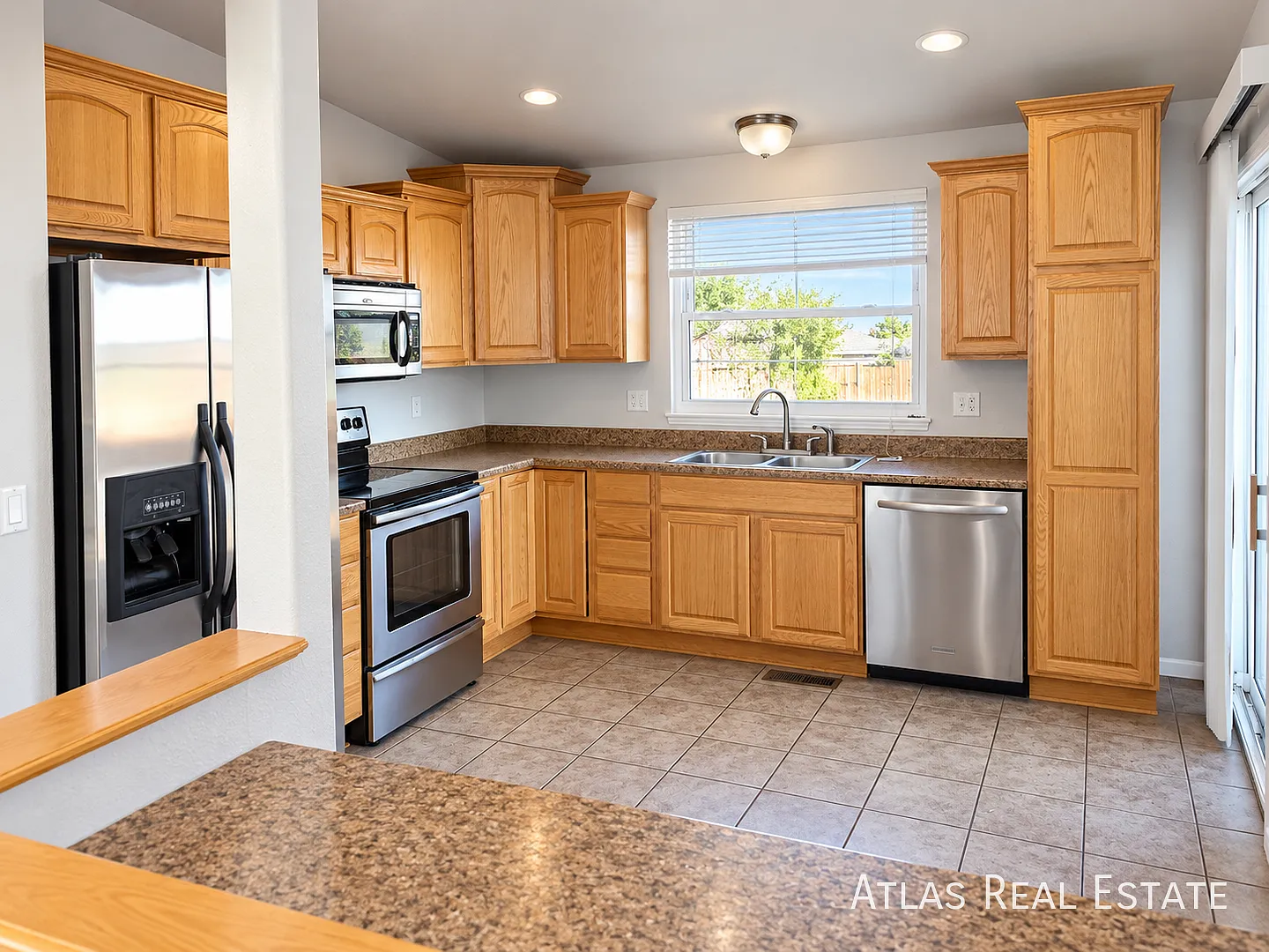 Coming Soon Spacious 4-Bedroom 3-Bath House In Montbello With Fenced Backyard — Photo 2