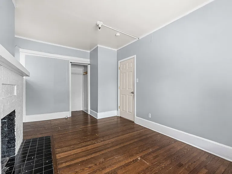 1402 W Market St #1402 — Photo 4