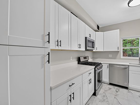 3rd image of 1004 Girard St NW