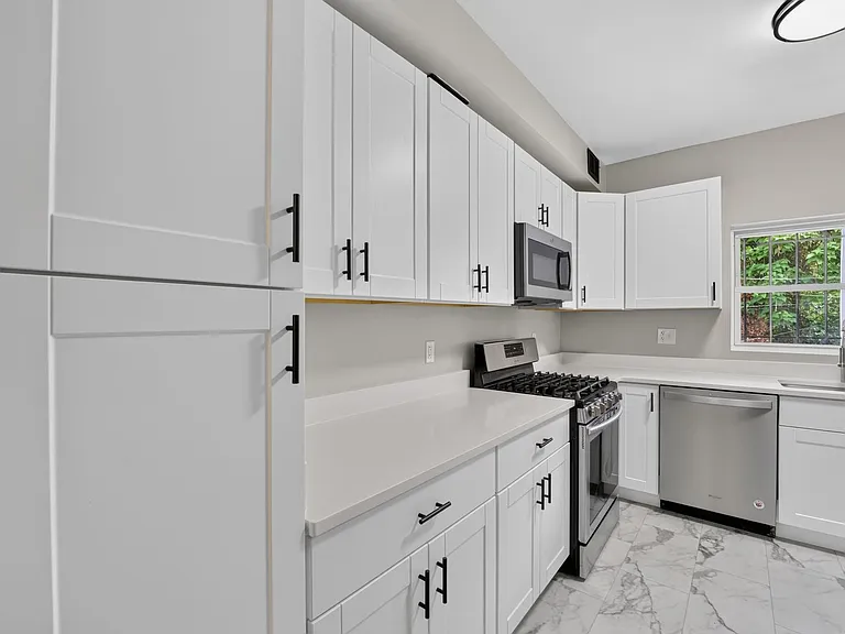 1004 Girard St NW — Photo 3