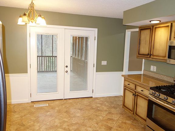 5th image of 1004 Woodfield Ln