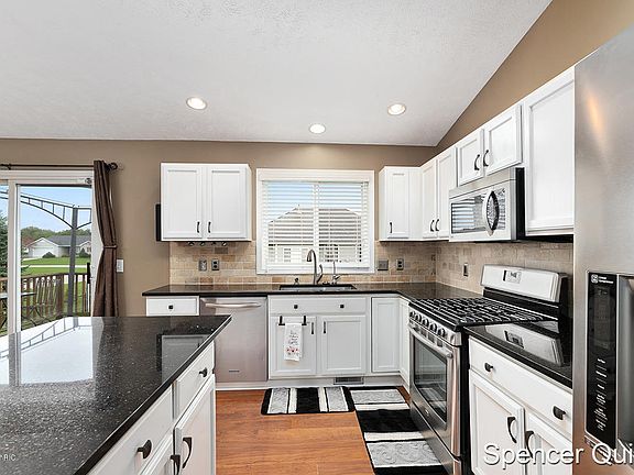 4th image of 7887 Schoolside Dr