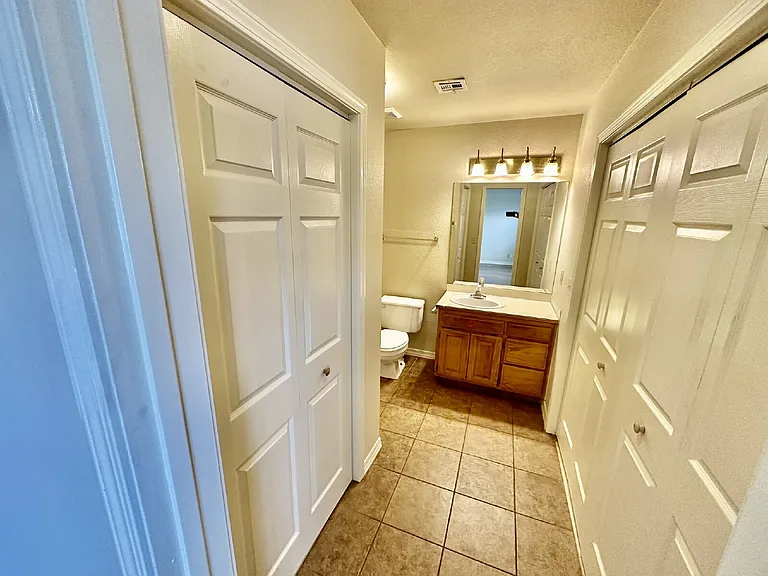 2311 W Willow St — Photo 10