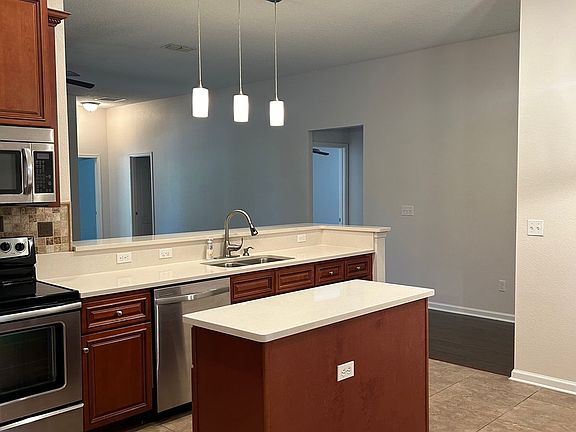 4th image of 350 N Bellagio Dr
