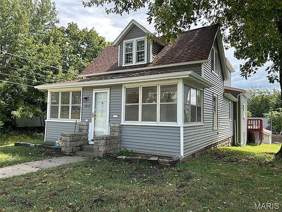 2nd image of 2052 3rd Ave
