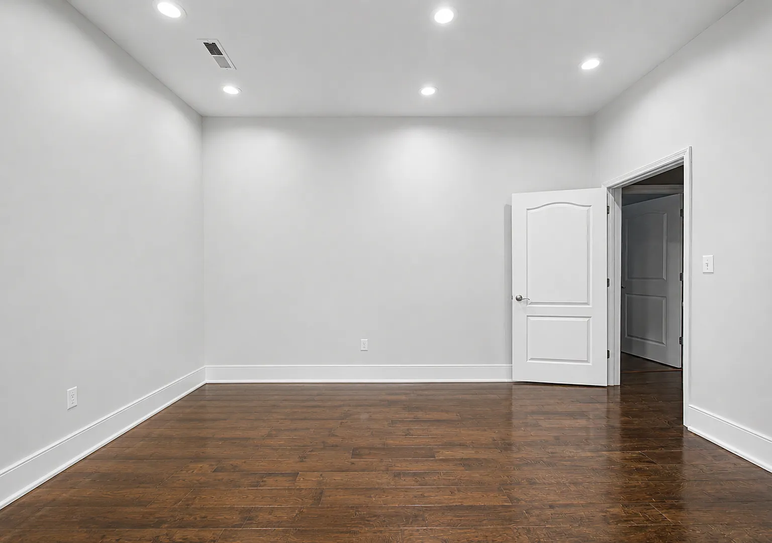 1044 Chestnut Street — Photo 2