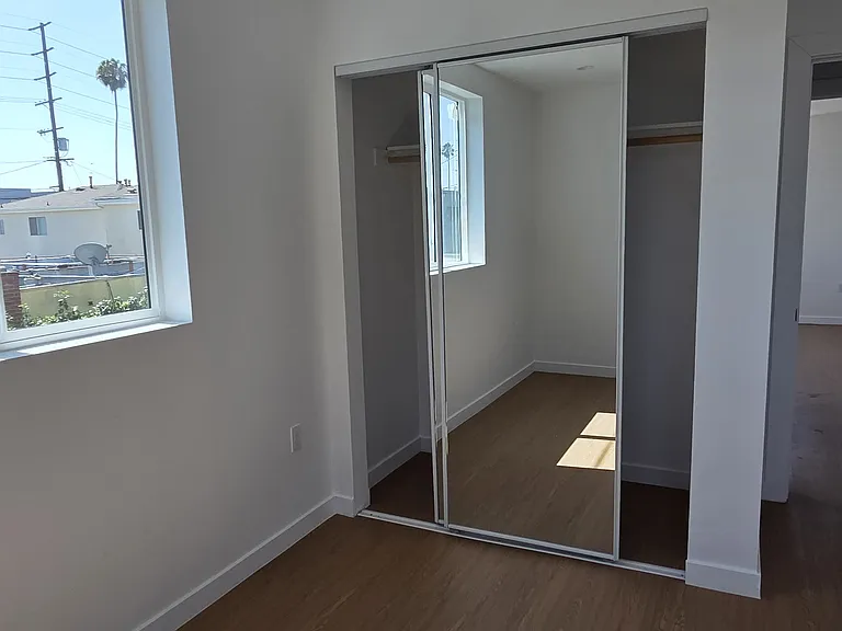 8722 Denver Ave #1/2 — Photo 17