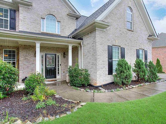 2nd image of 901 Arbor Dr