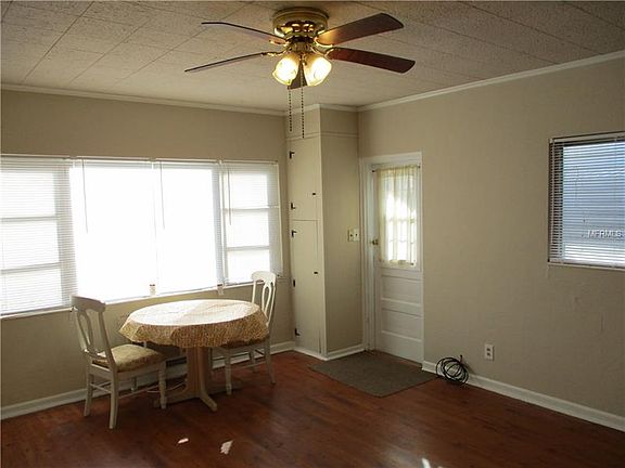 3rd image of 851 Canovia Ave #B