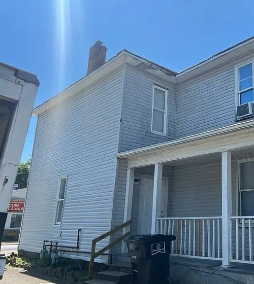 335 1/2 Washington Ave — Photo 2