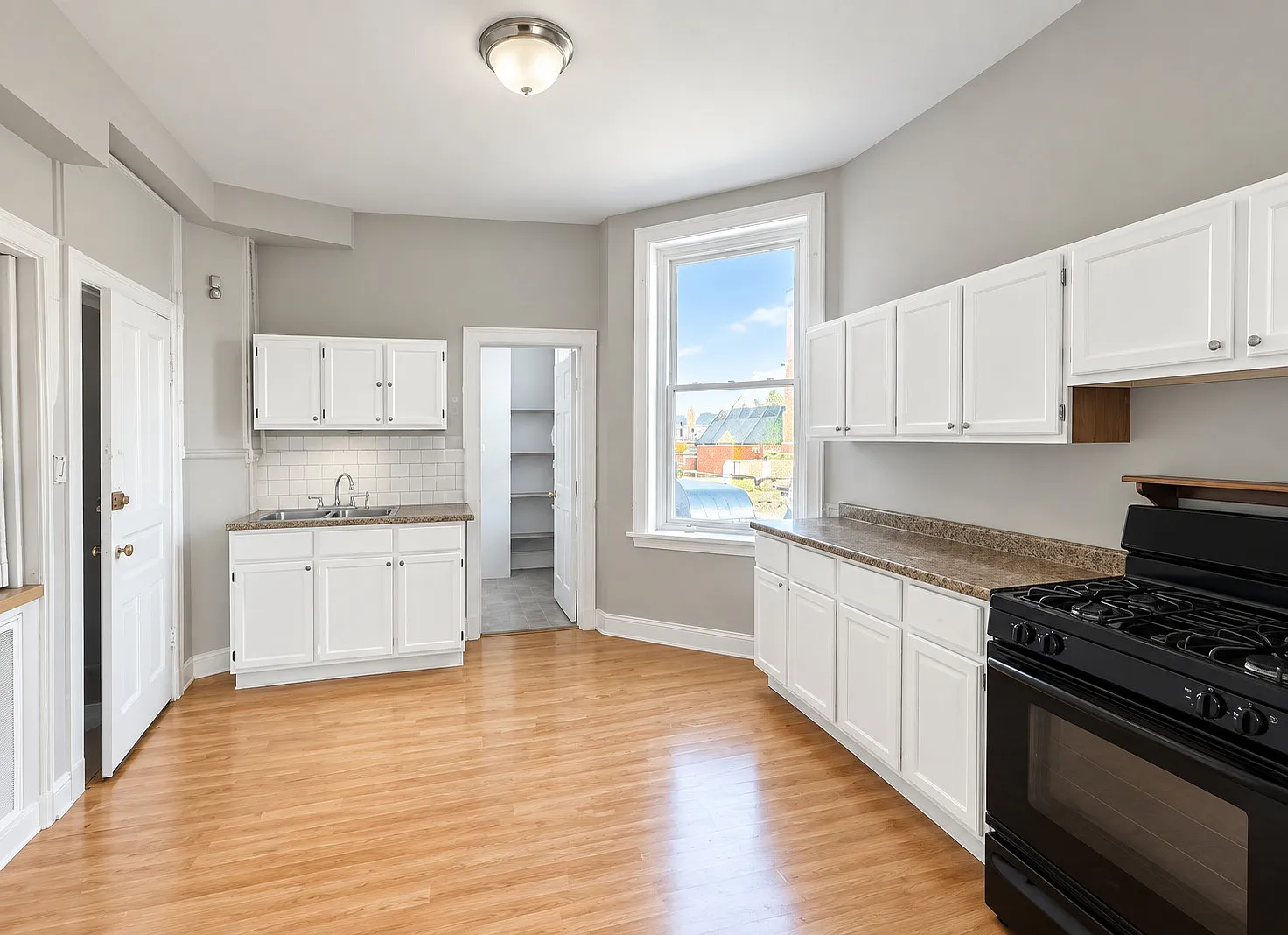 1854 S Ashland Ave — Photo 2