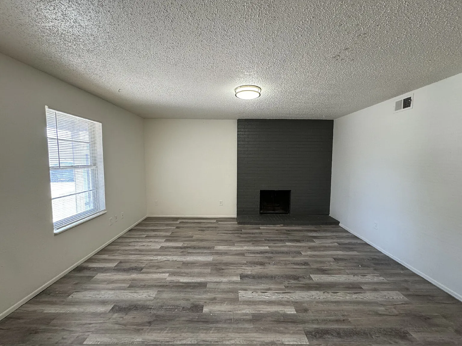 2 bed, 1.0 bath, 800 sqft, $725 — Photo 2