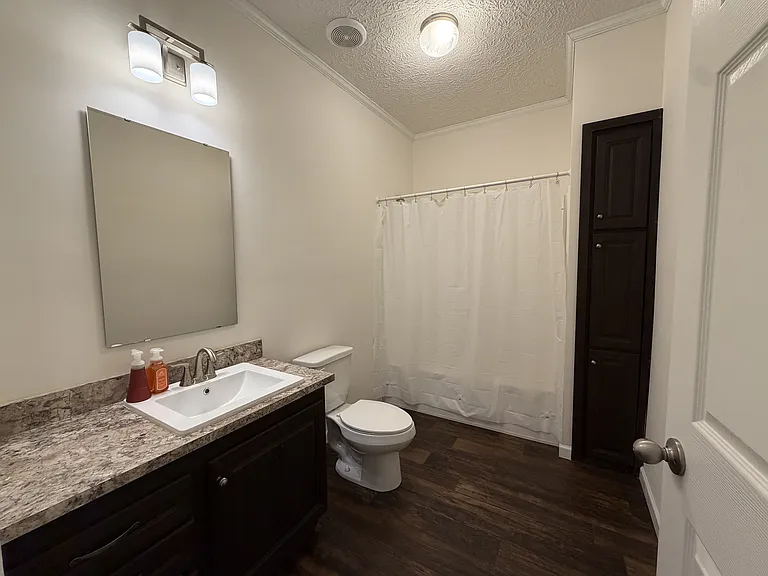 1311 E Memorial Hwy — Photo 17