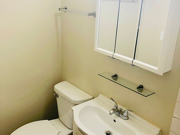 4th image of 15302 Knox Ave APT 6