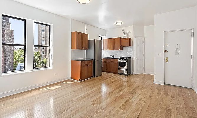 1st image of 164 Waverly Pl APT 6D