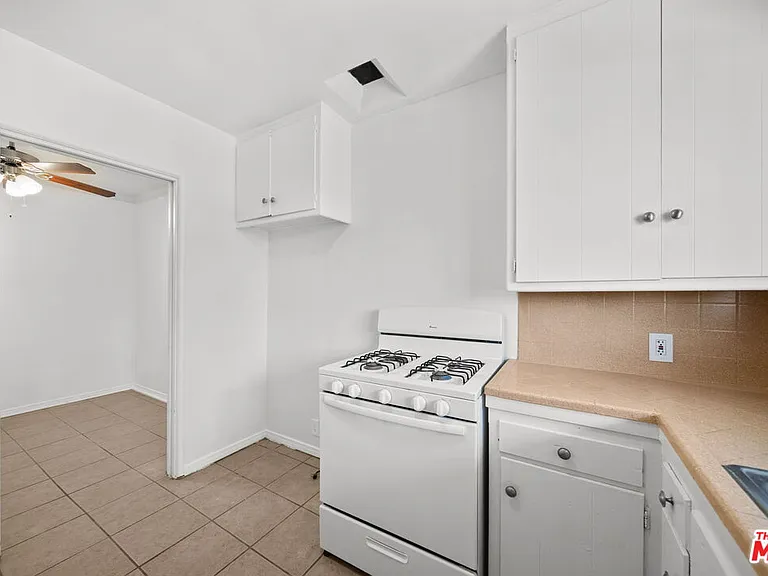 14913 Hartland St #6 — Photo 13