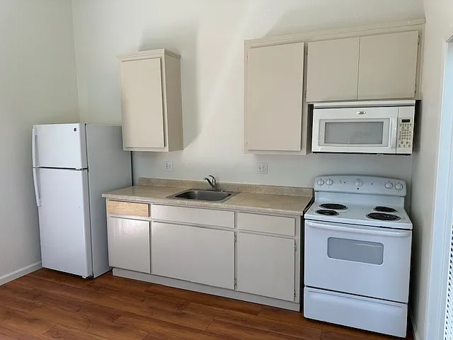 421 14th St #B — Photo 6