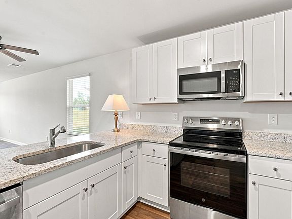 5th image of 171 Warner Crossing Way