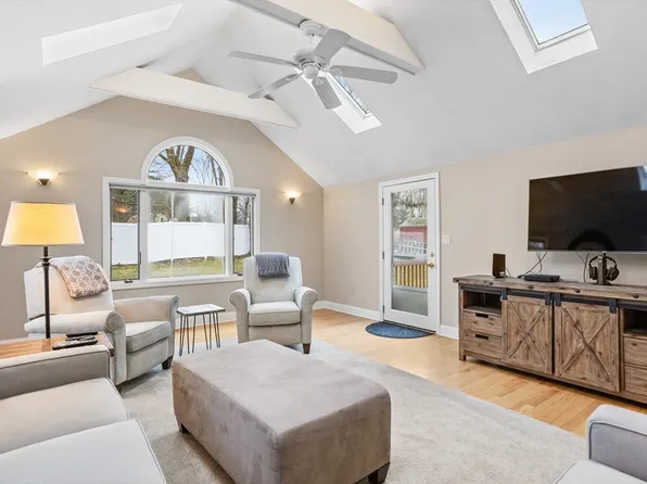 23 Anthony Rd, Bedford, MA 01730