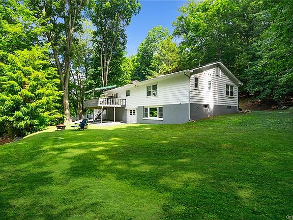 4th image of 222 Croton Ave