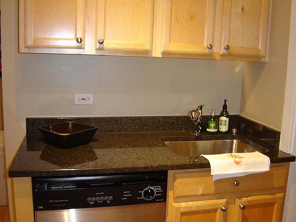 5th image of 242 S Maple Ave #1/22N
