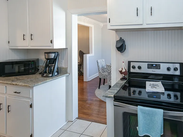 2023 Stanford Dr SW — Photo 10
