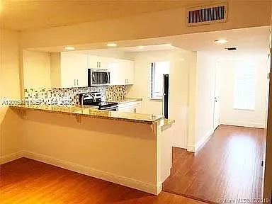 201 Lakeview Dr #204 — Photo 5