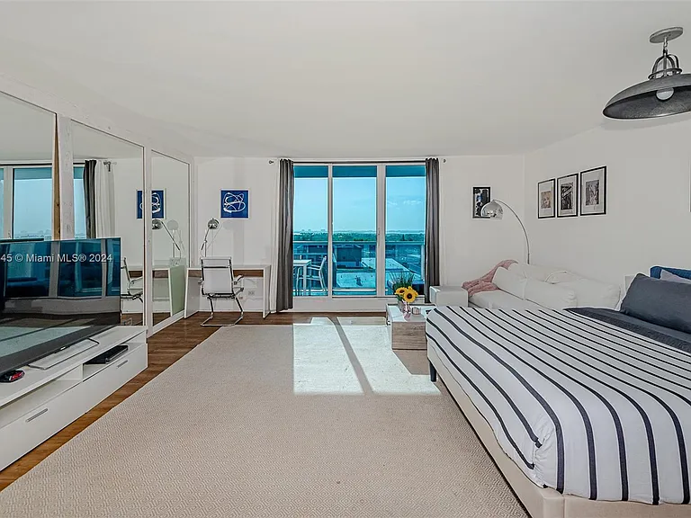 2301 Collins Ave #1230 — Photo 7