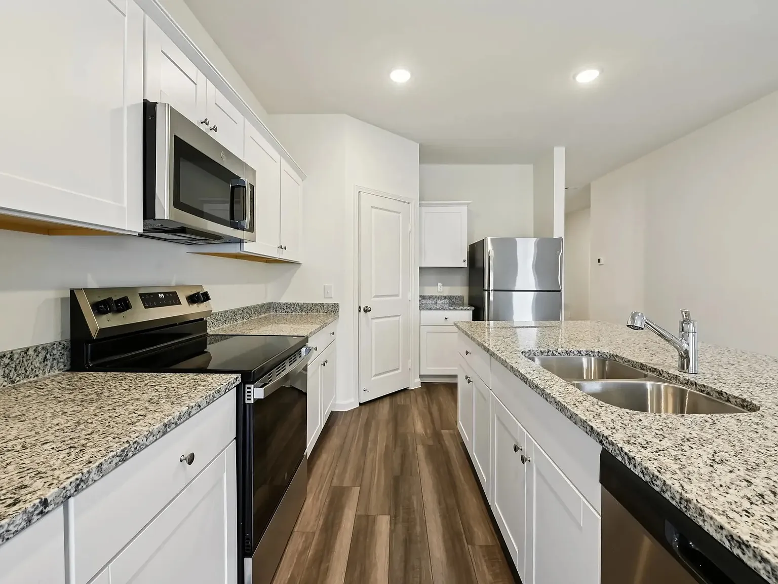 4 bed, 1882 sqft, $2,649 — Photo 4