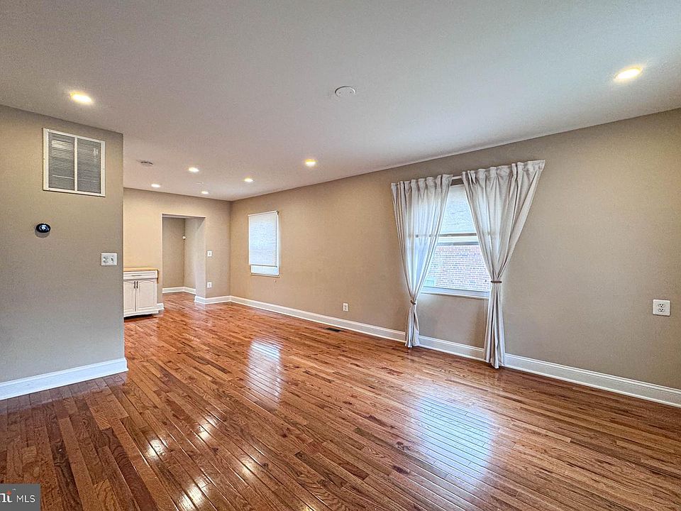 1st image of 4029 1st St SW