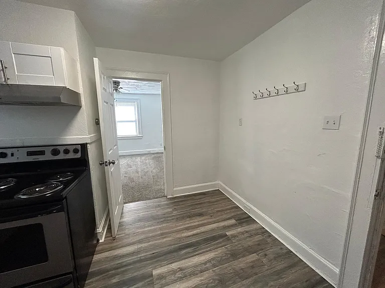 1115 6th St #4 — Photo 7