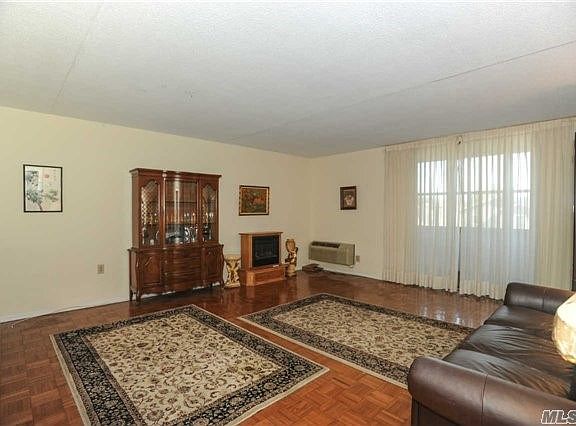 5th image of 800 Willis Ave