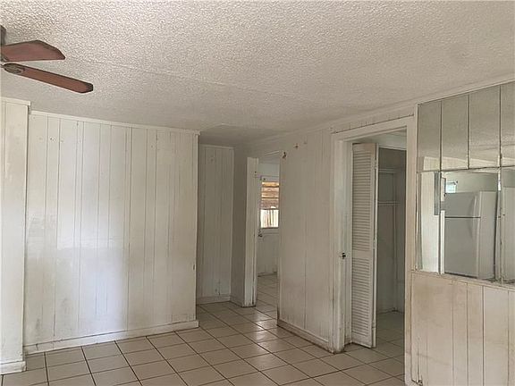 4th image of 3913 SW 13th Ct