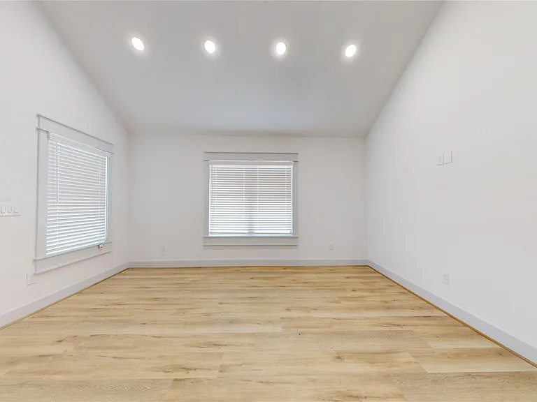 4305 Rogers St — Photo 18