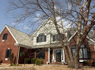 900 N Evergreen Cir, Hartland, WI 53029