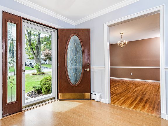 4th image of 842 Heritage Ct