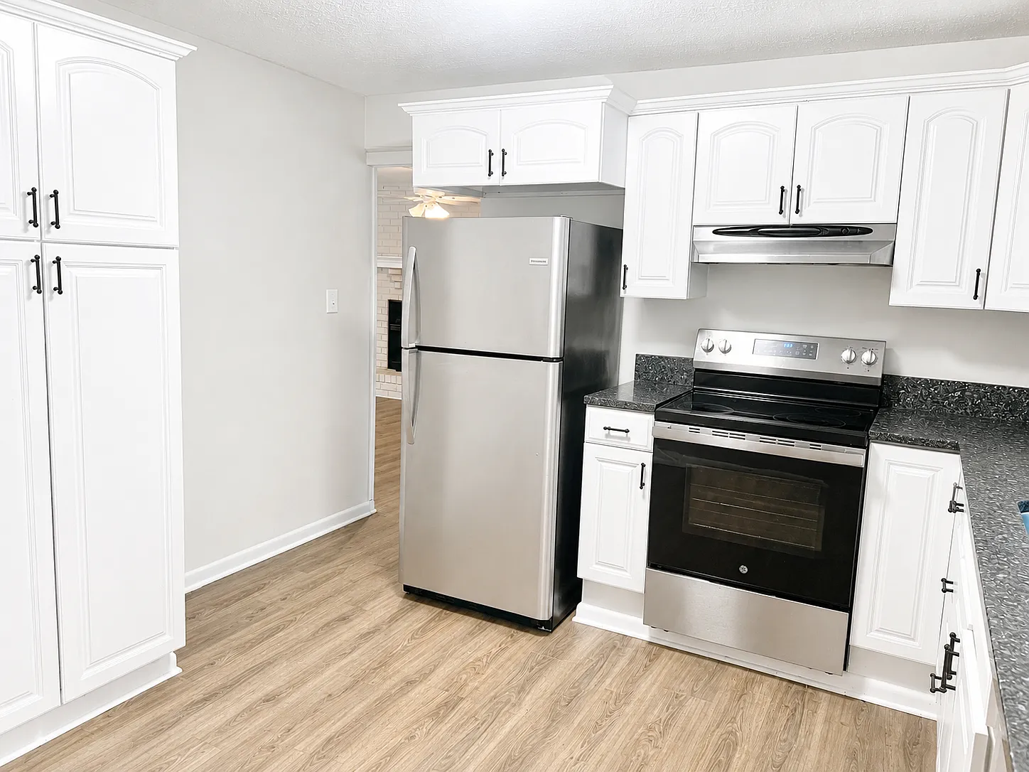 5 bed, 3130 sqft, $2,800 — Photo 4