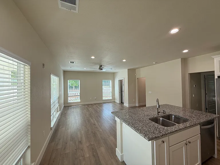 406 Alvarado St — Photo 10