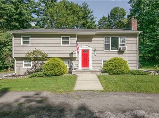 408 Storms Rd, Valley Cottage, NY 10989