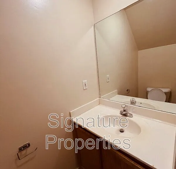555 Fairfax Ave #C — Photo 16