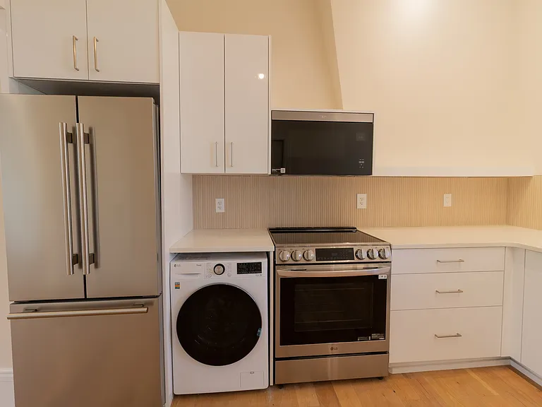 17 N Pearl St #4 — Photo 6